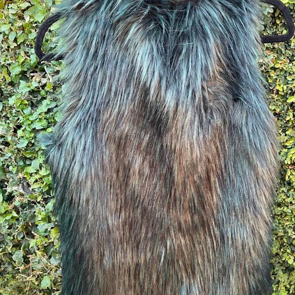 Green Faux Fur Vest - Picture 2 of 7